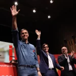 Pedro Sánchez y Salvador Illa preparan su giro de guion para silenciar a Puigdemont: referéndum por el Estatuto