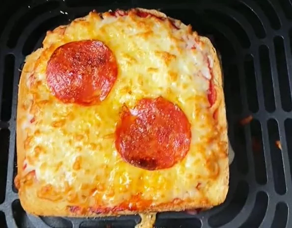 El nuevo sandwich pizza viral que se prepara en 6 minutos en tu freidora de aire