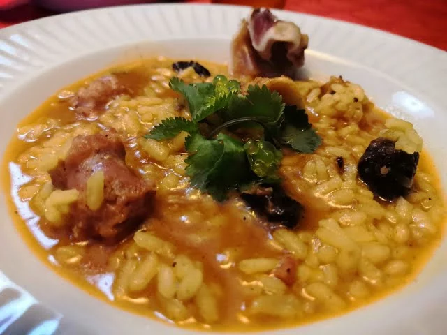 La receta perfecta para hacer arroz meloso con secreto de cerdo y manzana: Una receta perfecta para la cena