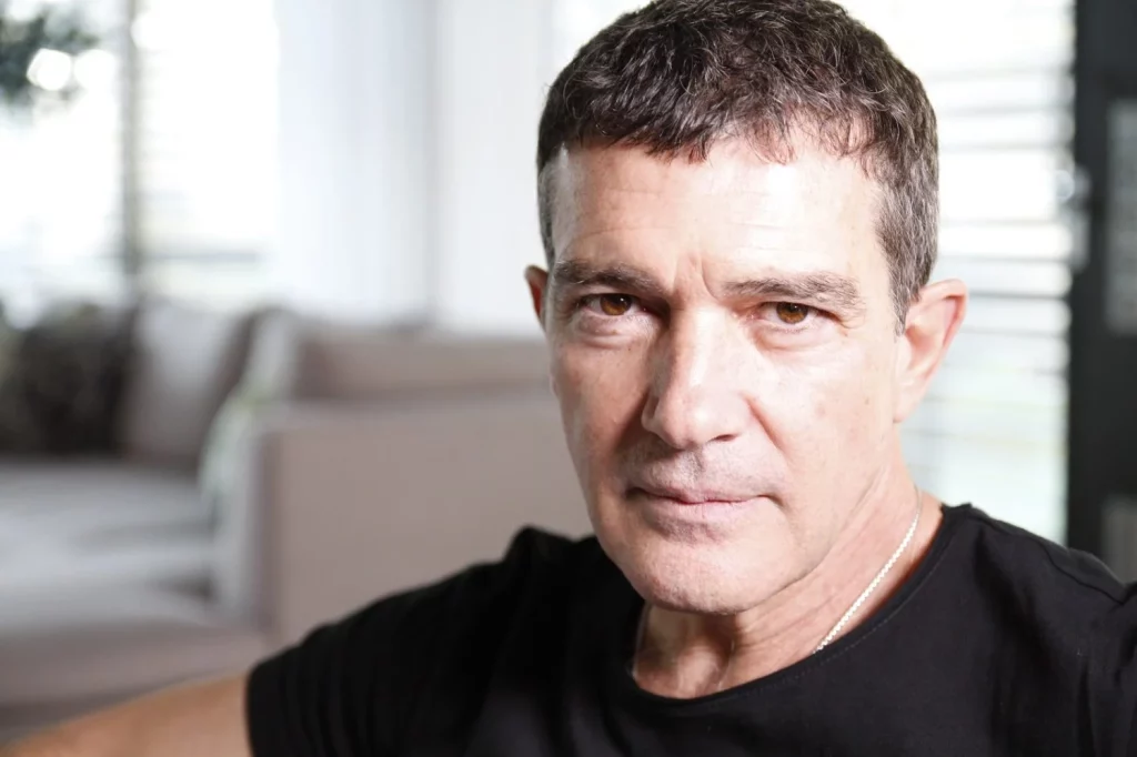 Qué tratamientos debe tomar Antonio Banderas para la arritmia y cómo lo afecta profesionalmente 