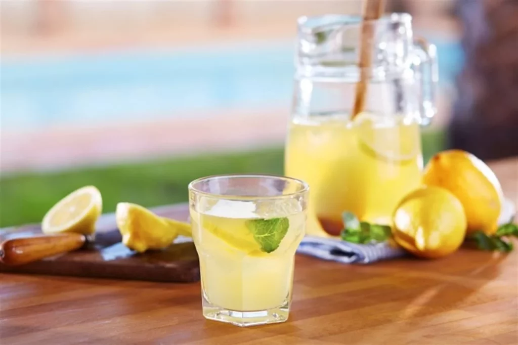 vaso de agua con limon 3 Moncloa