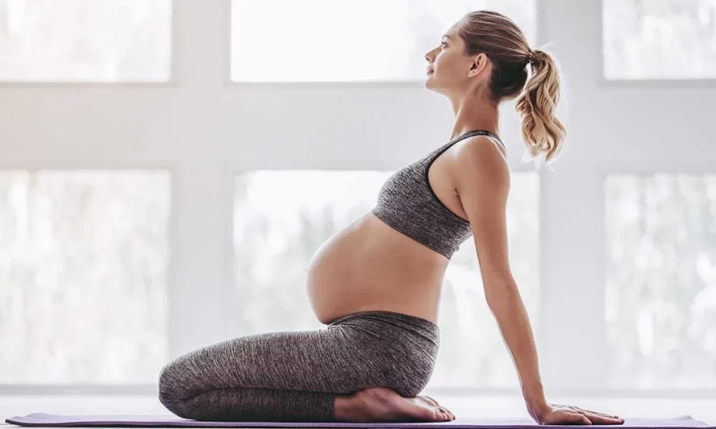 El yoga para embarazadas es ideal para fortalecer el suelo pélvico