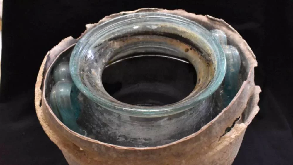 El vino más antiguo del mundo descubierto en un jardín con un siniestro ingrediente 1 Moncloa El espeluznante ingrediente del vino más ancestral