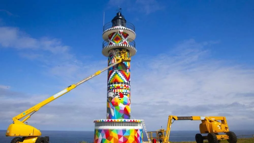 El paraíso escondido en Cantabria al que solo llegas bajando 760 escalones 1 Moncloa El otro paraíso: los faros más atractivos de Cantabria