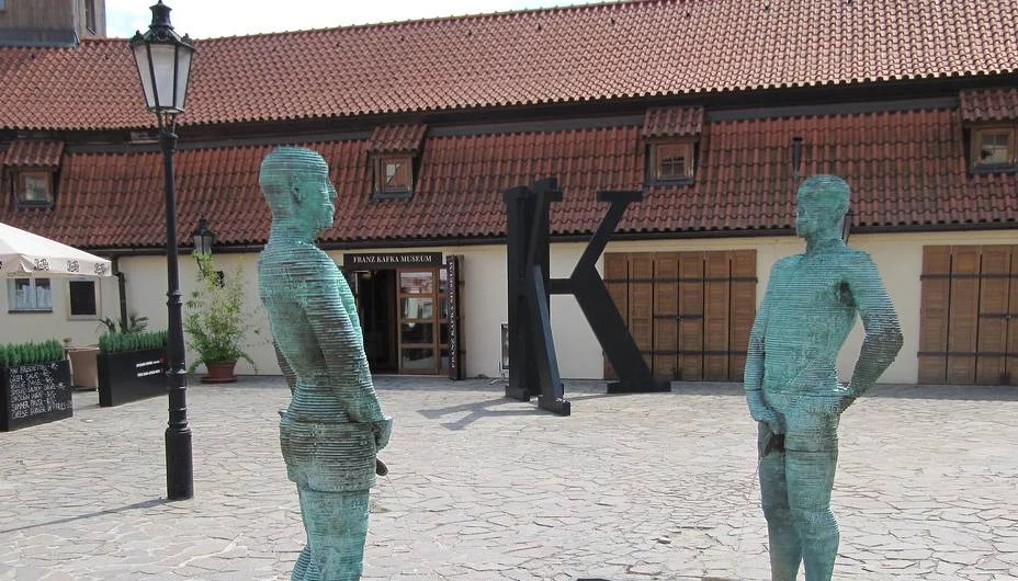 Descubre las estatuas de Praga que quieren prohibir por una alarmante razón