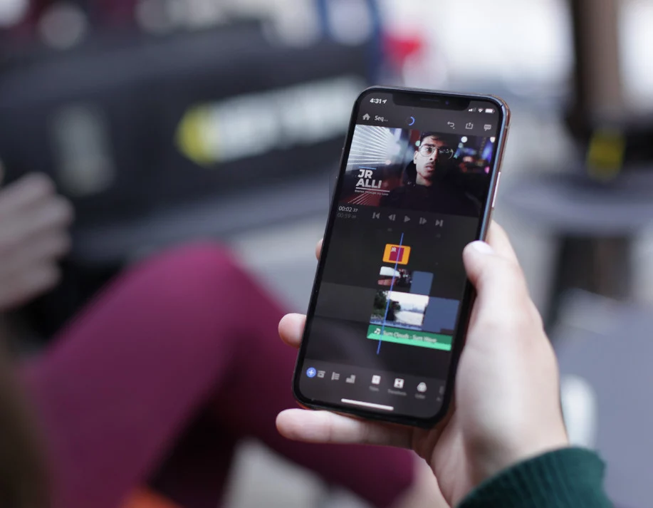 Adobe apuesta por tu trabajo para entrenar su IA: Los riesgos a los que te enfrentas 1 Moncloa Cómo quiere entrenar su IA Adobe