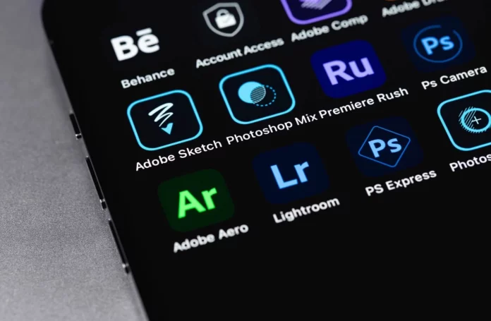 Adobe apuesta por tu trabajo para entrenar su IA: Los riesgos a los que te enfrentas