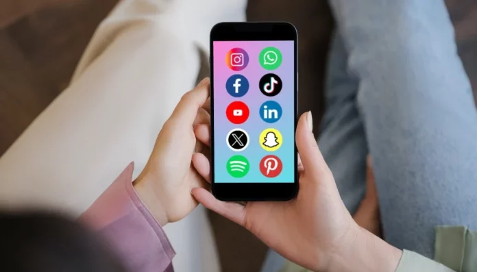 Así funciona la red social que integra inteligencia artificial y personas