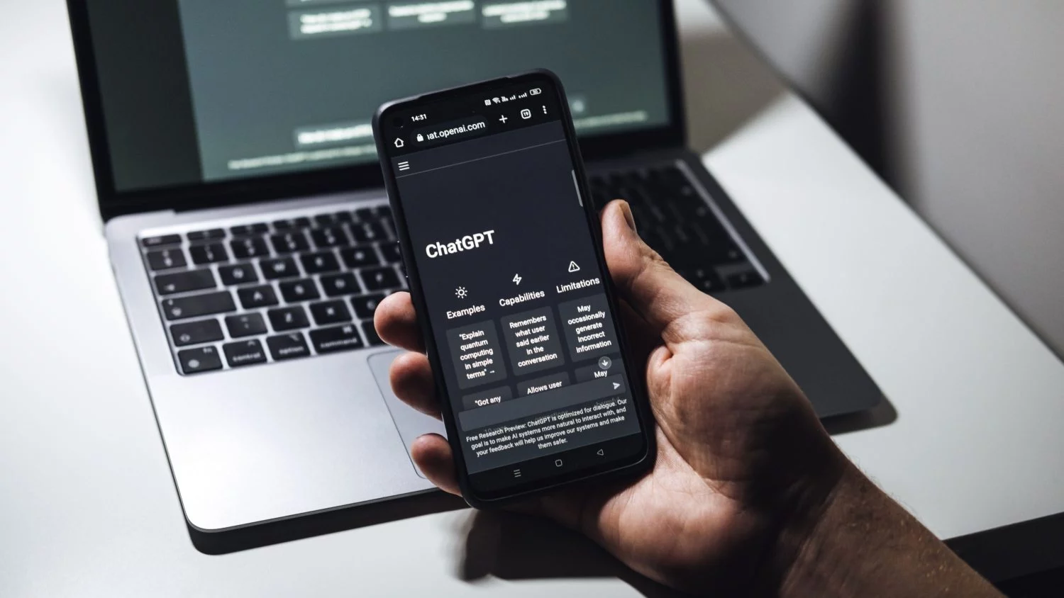 El peligro de usar ChatGPT en el trabajo: Como protegerte