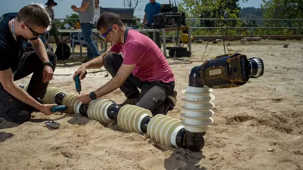 Crearon un robot serpiente y puede descubrir vida en otros planetas 1 Moncloa Cómo funcionará el robot serpiente cuando llegue a Saturno