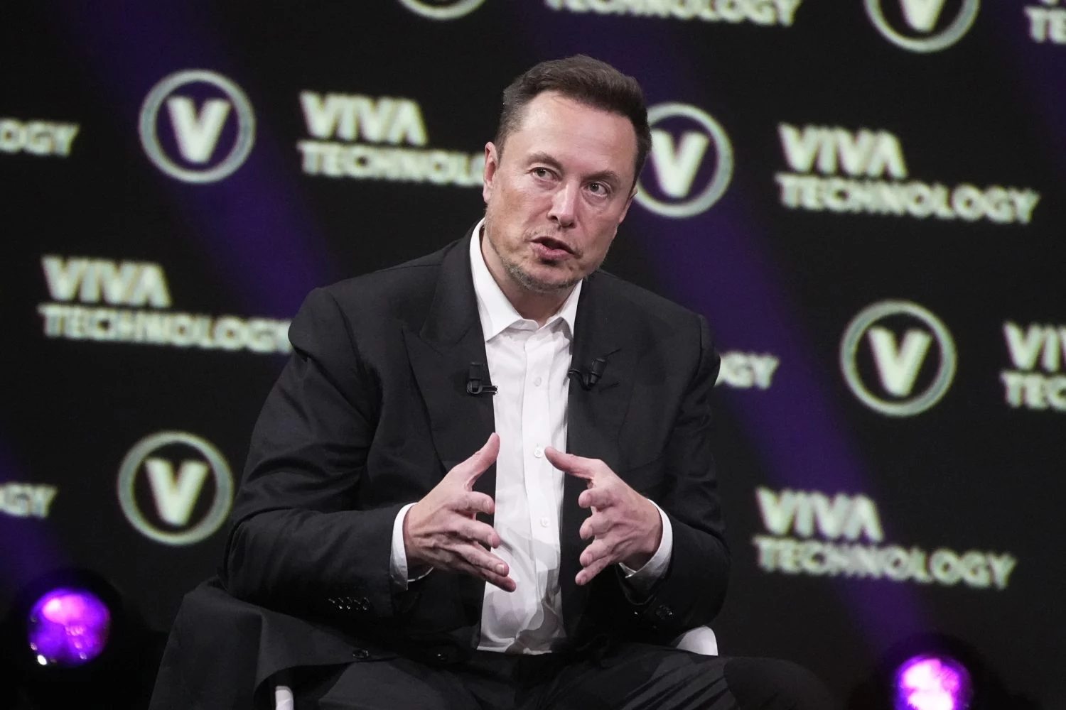 Elon Musk predice el fin de estas 3 carreras universitarias