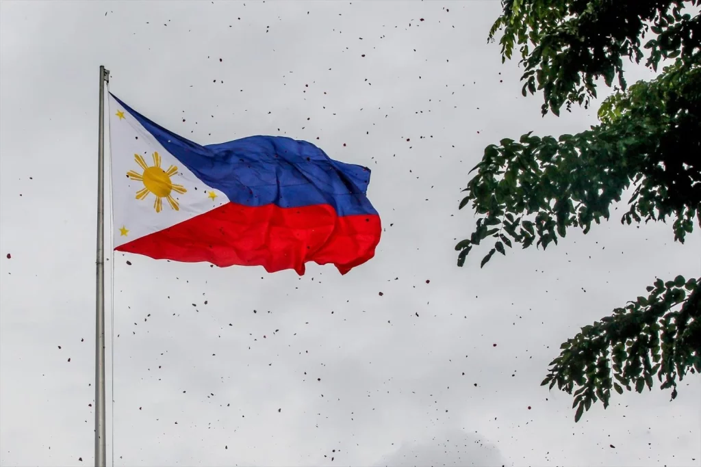 Estados Unidos y Filipinas dan el pistolazo inicial y el mundo entra en vilo 1 Moncloa EuropaPress 5574798 200612 manila june 12 2020 xinhua rose petals and confetti rain down Moncloa