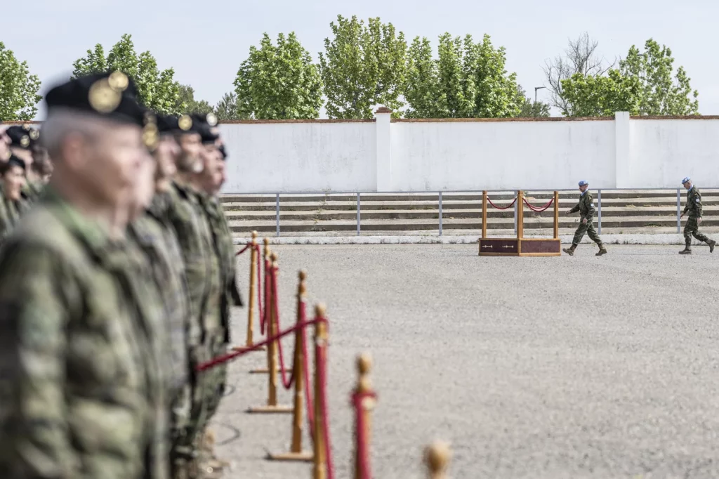 Estados Unidos y Filipinas dan el pistolazo inicial y el mundo entra en vilo 2 Moncloa EuropaPress 5918431 militares brigada aragon hacen filas base san jorge 26 abril 2024 zaragoza Moncloa