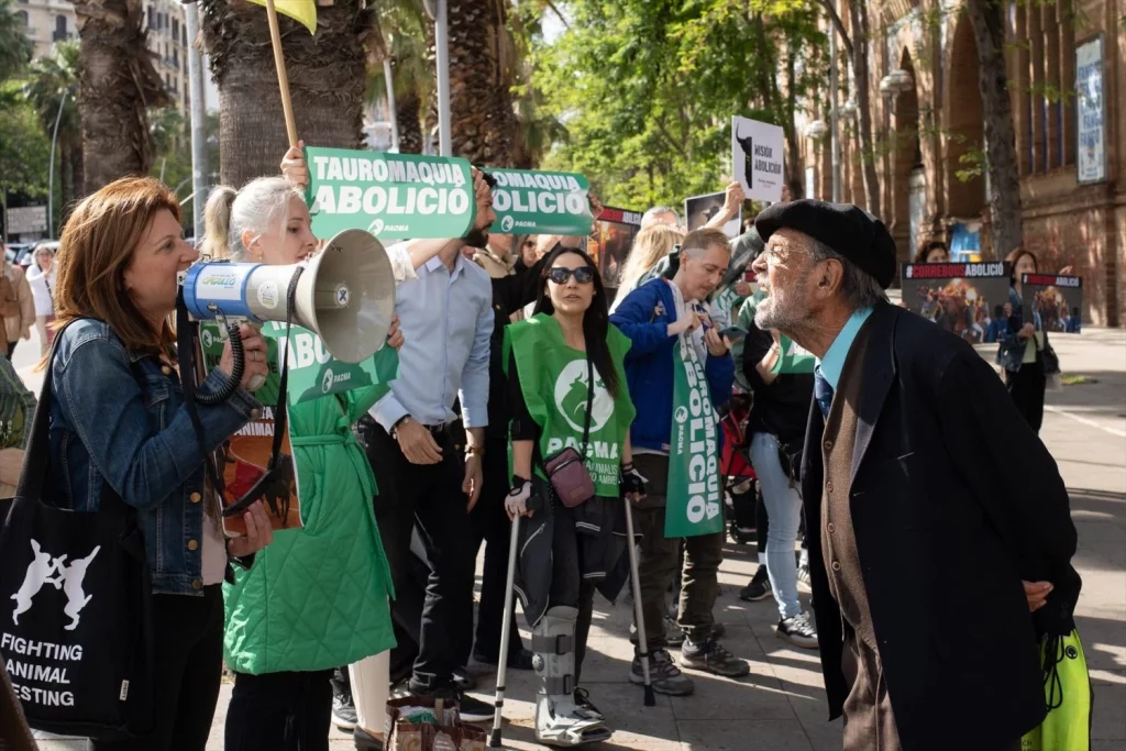 La importante decisión tomada por Francia que es todo un ejemplo en Europa 1 Moncloa EuropaPress 5964654 varios animalistas taurinos encaran antes acto dia internacional Moncloa