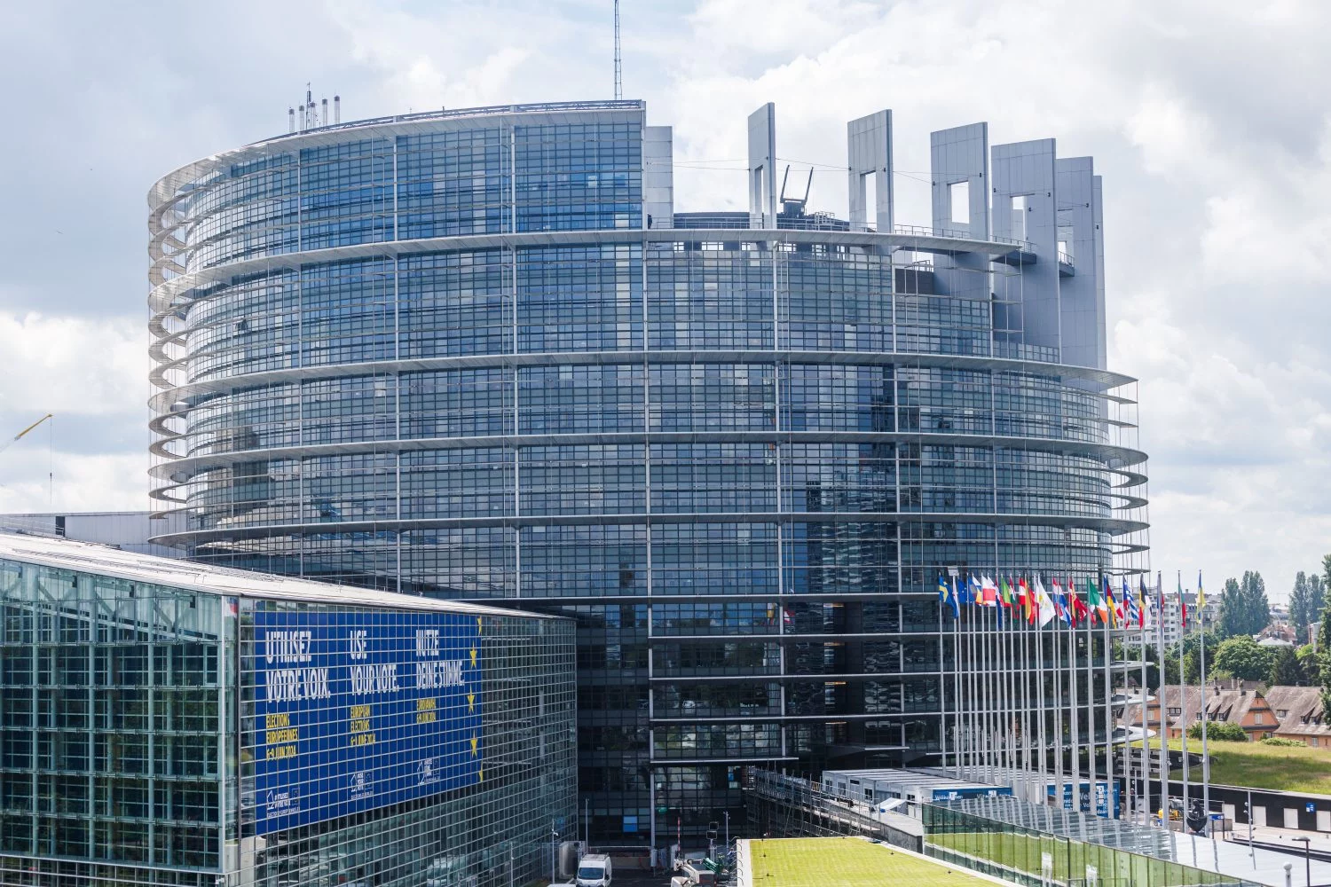 El Partido Popular Europeo gana las elecciones y sube la ultraderecha, según primeras proyecciones de la Eurocámara