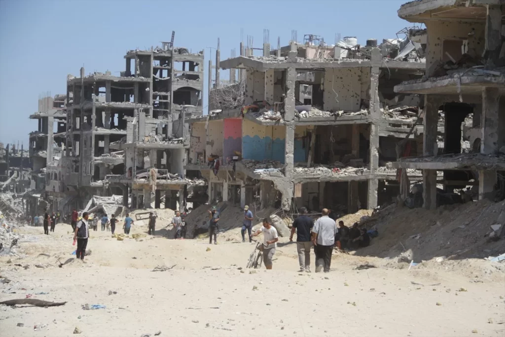 Estados Unidos, sin ‘titubeos’ ante el conflicto de Israel y Gaza 2 Moncloa EuropaPress 6005890 palestinos numerosos edificios destruidos ejercito israel campamento Moncloa