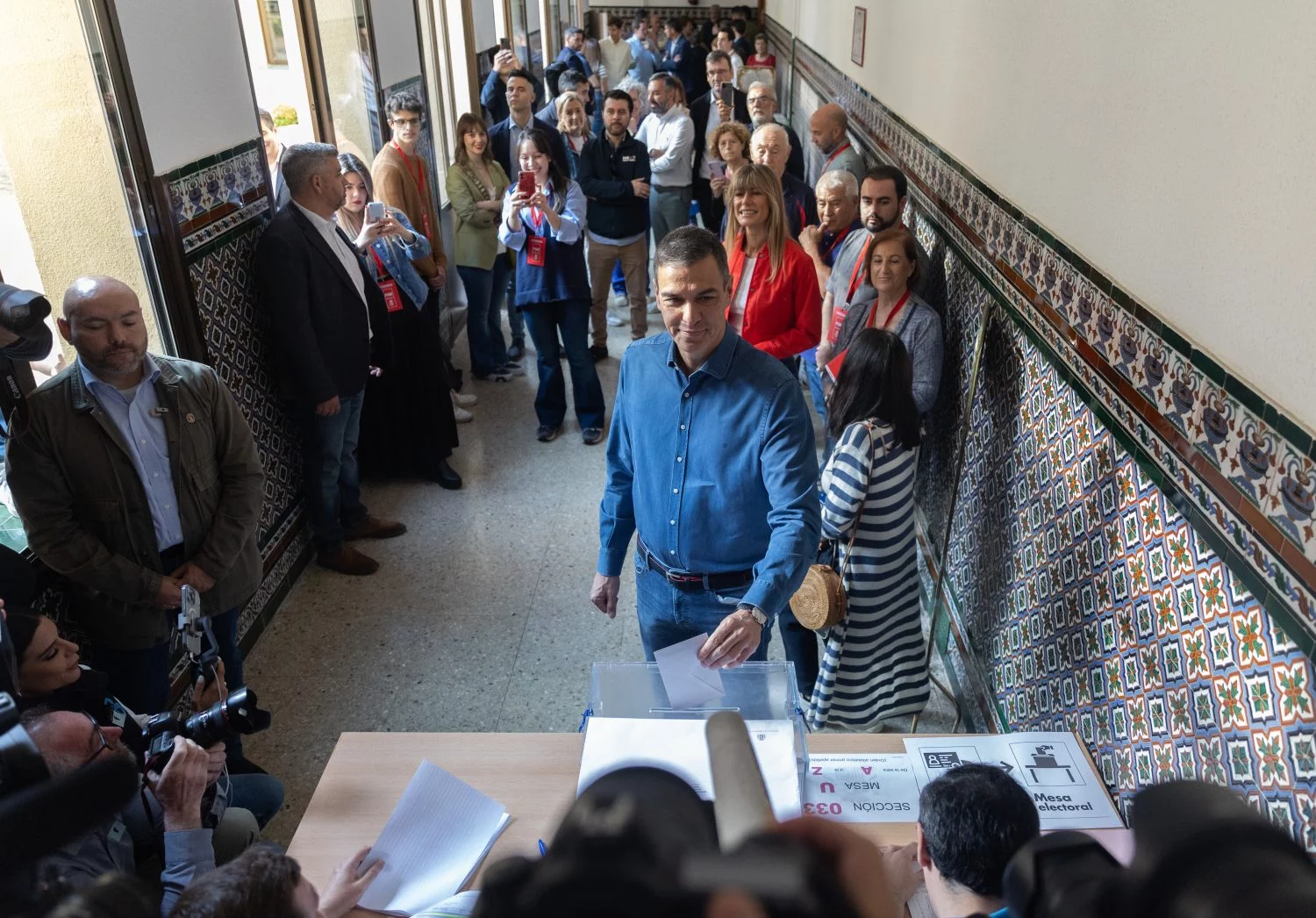 El PSOE resiste con 20 escaños pero se queda más lejos del PP que en las últimas generales