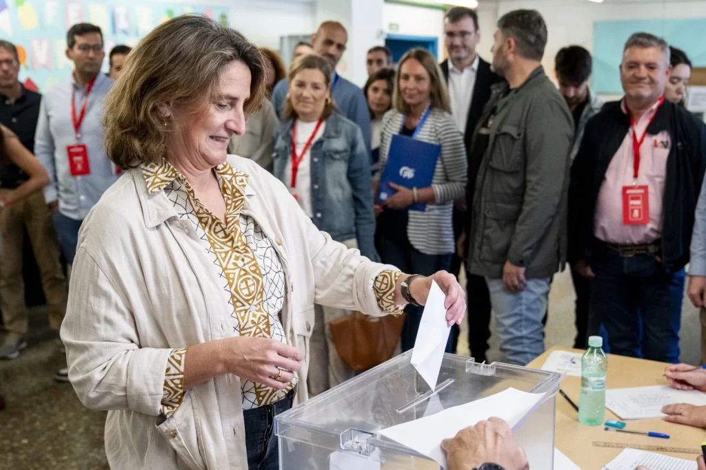 El PP de Feijóo arrasa en Madrid y en Andalucía con un retroceso del PSOE 1 Moncloa Teresa Ribera Elecciones Europeas