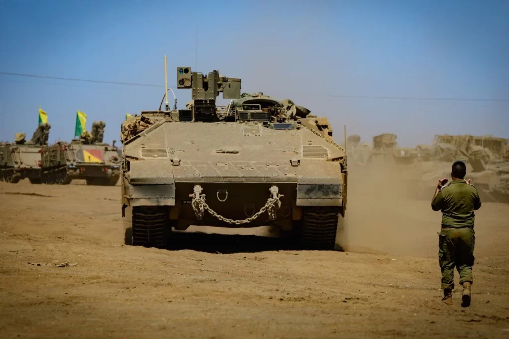 Así es el armamento que tiene Hezbolá en el Líbano 2 Moncloa EuropaPress 6034211 israeli soldiers maneuvered merkava tanks and namer armored personnel Moncloa