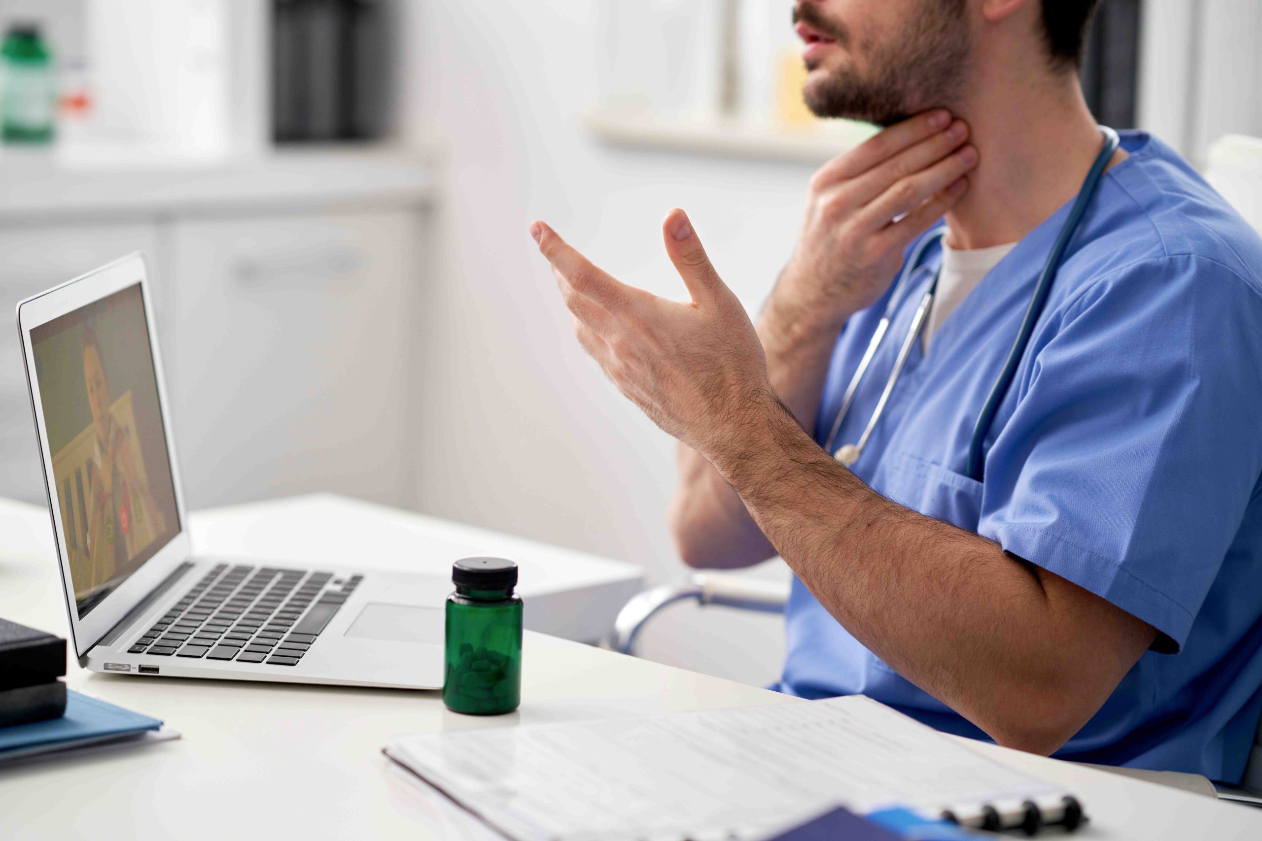 La telemedicina como herramienta para romper el tab de la salud masculina scaled Moncloa