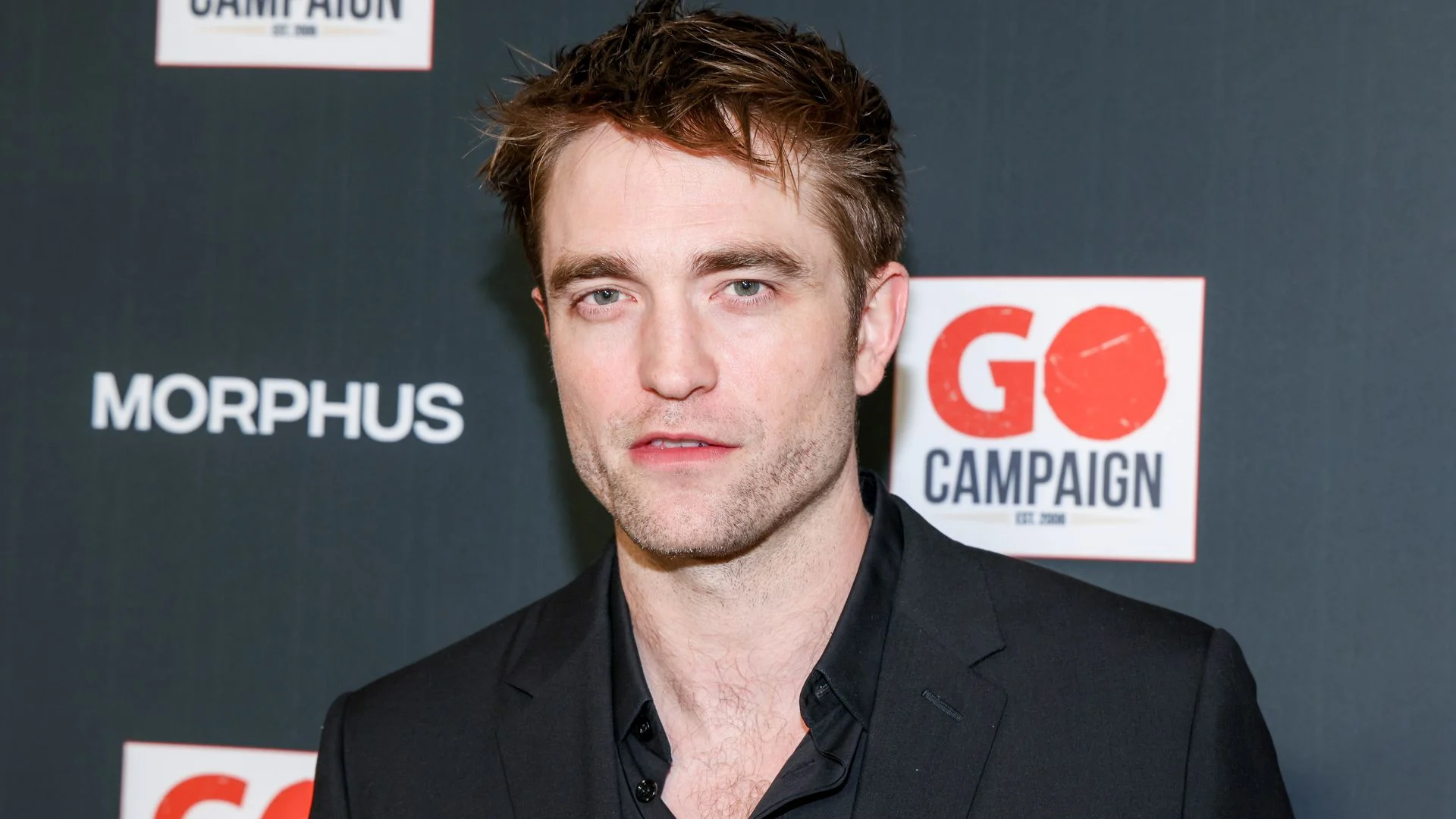 Robert Pattinson no es el único, otras 3 estrellas con las adicciones legales más curiosas