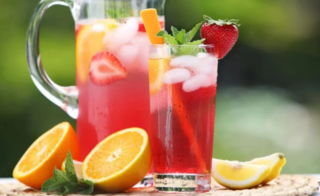Evita los golpes de calor con estas 3 bebidas perfectas para el verano 1 Moncloa ¿Cuáles son las bebidas para evitar golpes de calor?