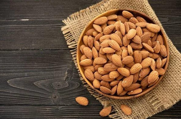 El secreto de los expertos en longevidad: El alimento clave para vivir más 1 Moncloa El secreto de la longevidad puede estar en las almendras