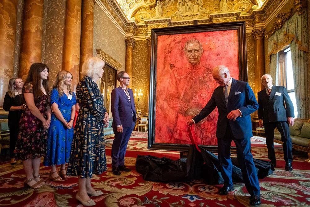 El sorprendente retrato invertido del rey Carlos III que te dará pesadillas