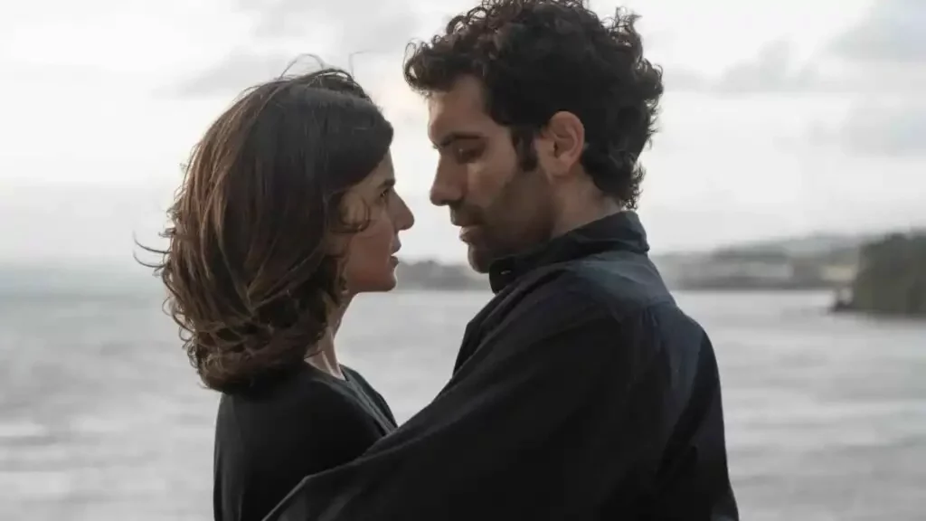 La fiebre turística por el set de 'Clanes' en España: razones detrás del fenómeno 2 Moncloa 'Clanes' reactiva el turismo gracias al fanatismo de la gente y sorprende