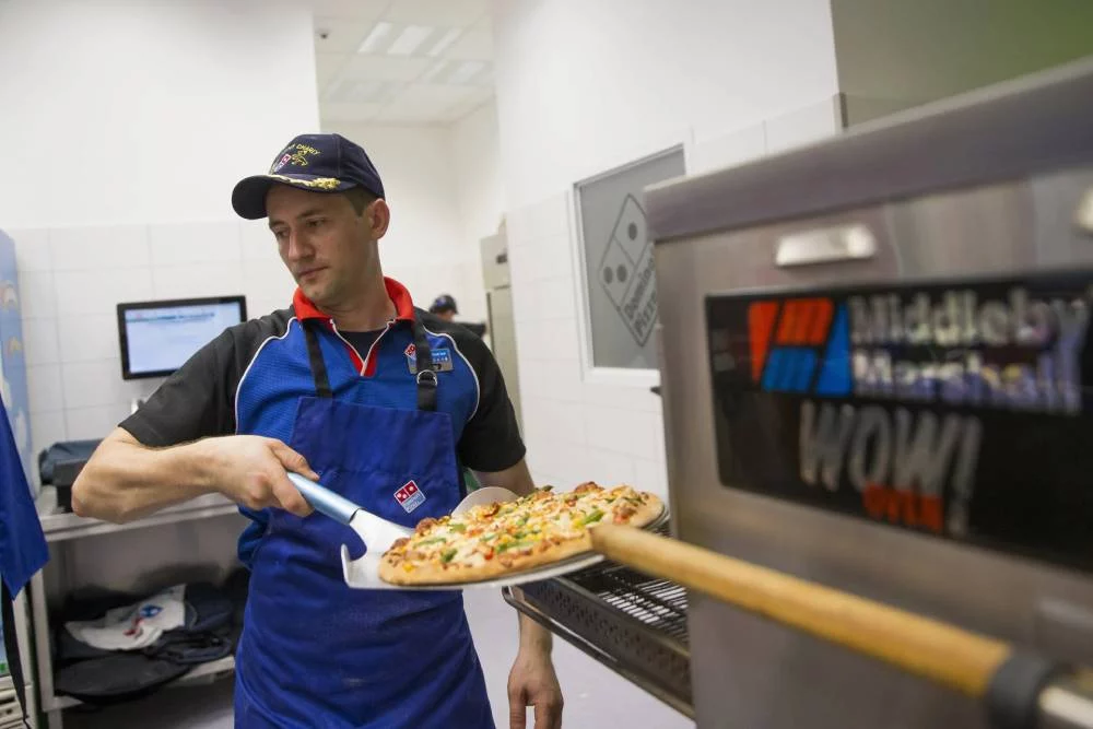 La arriesgada apuesta de Domino's Pizza que fracasó en Italia