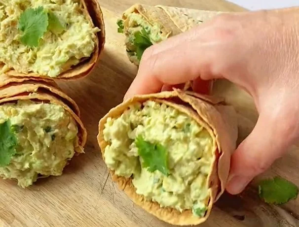 Conos de pollo en salsa verde listos en 15 minutos en freidora de aire