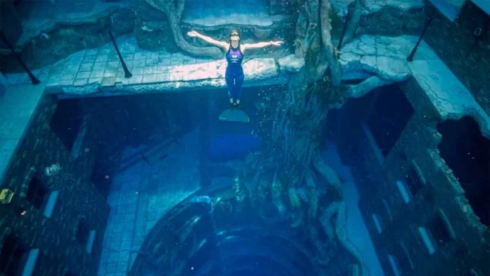 Fueron a nadar en una piscina de Dubai y descubrieron una ciudad bajo el agua