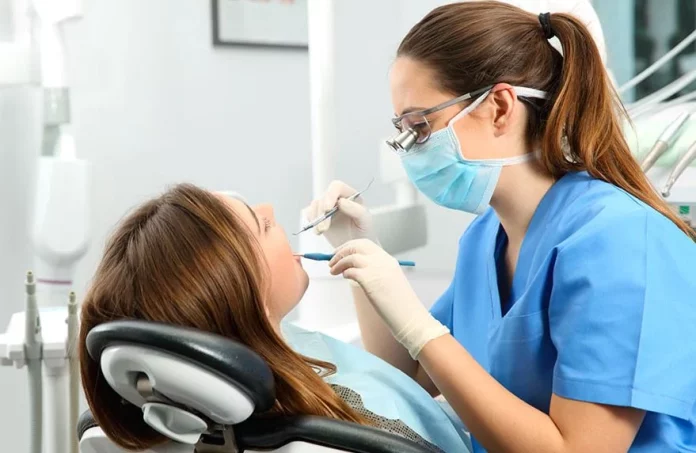 Las razones por las que se mueven los dientes. dentista