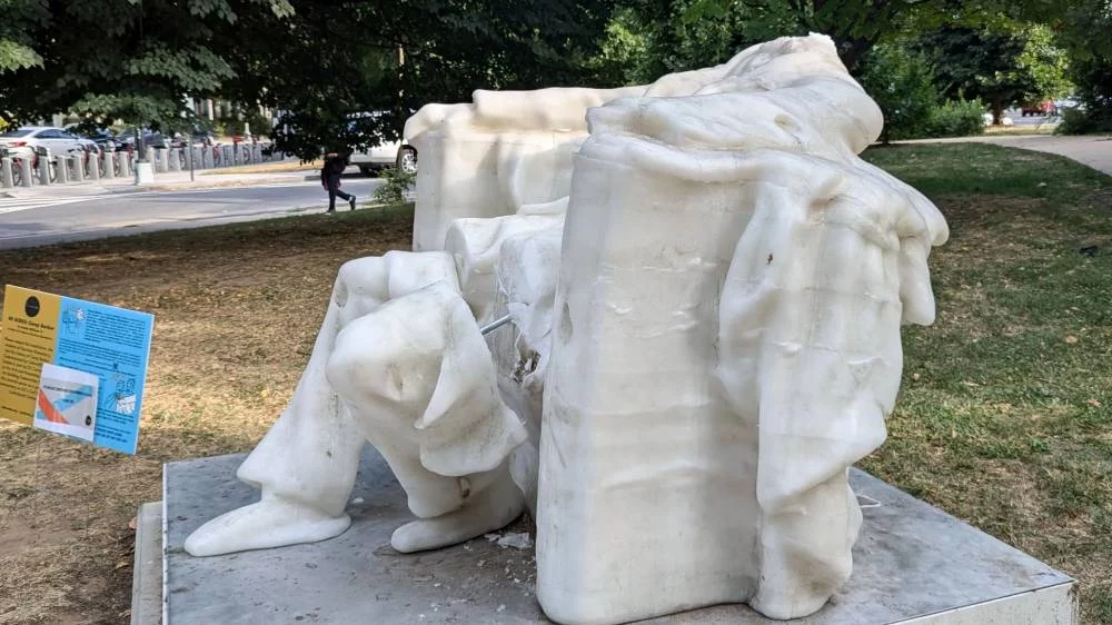 Una estatua perturbadora es la prueba: las consecuencias del calor extremo en el mundo