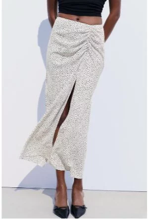 Zara tiene la falda ideal para salir por la noche a un precio que merece la pena 2 Moncloa faldablancanegra zara2 Moncloa