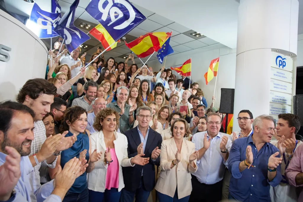 El PP gana 40 provincias al PSOE y Feijóo presiona para un adelanto electoral 2 Moncloa Dolors Montserrat y Feijóo celebran la victoria en el 9-J