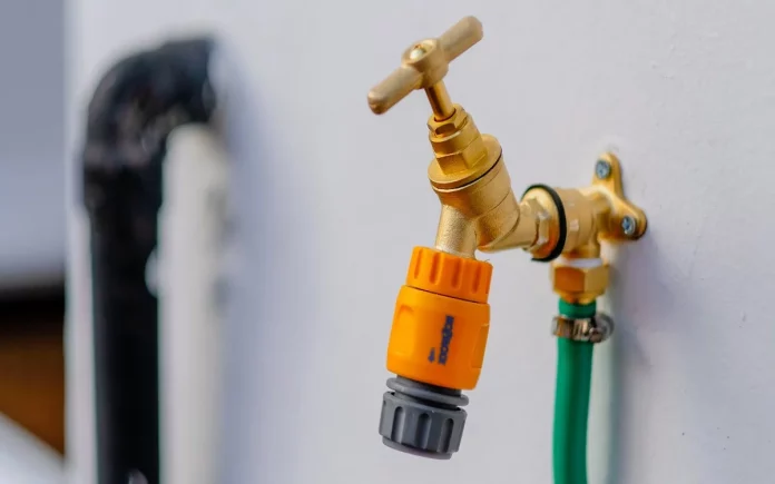 Cómo detectar fugas de agua sin romper paredes