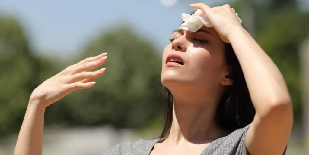 Evita los golpes de calor con estas 3 bebidas perfectas para el verano 2 Moncloa Además de las bebidas refrescantes, estos son los tips para prevenir golpes de calor