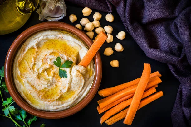 Cómo hacer el hummus de garbanzos perfecto en 3 pasos 1 Moncloa Preparación del hummus de garbanzos