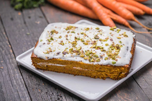 Carrot Cake keto en batidora, sin gluten y sin azúcar 2 Moncloa Frosting y presentación