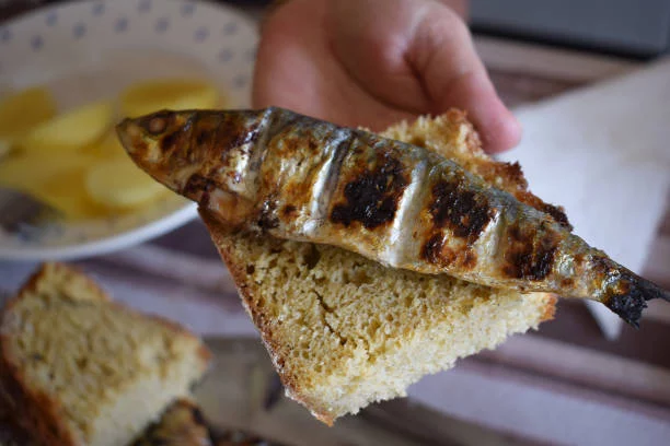 El alimento que supera al caldo de huesos en colágeno y al salmón en omega-3 que debes incluir en tu dieta 1 Moncloa La importancia del omega-3 para el organismo