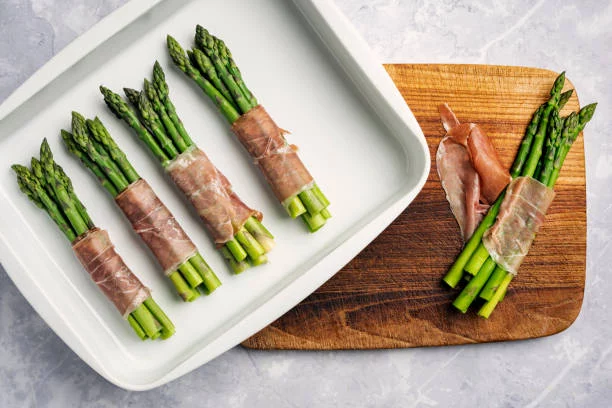 Espárragos gratinados con jamón y queso, listos en 5 minutos 1 Moncloa Cómo preparar los espárragos al gratín