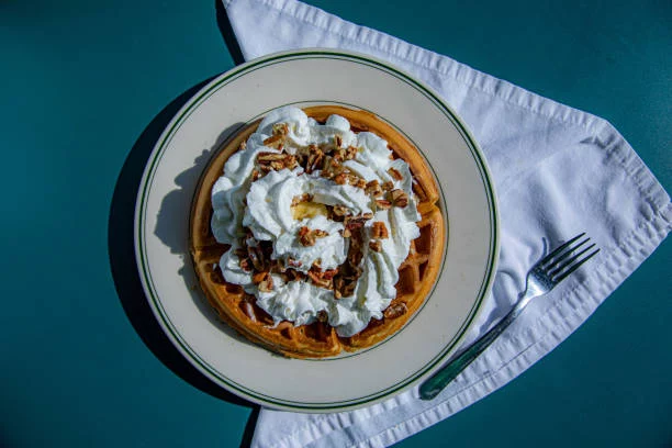 Cómo preparar una tarta de yogur en sartén, sin harinas, sin azúcares y con 4 ingredientes 