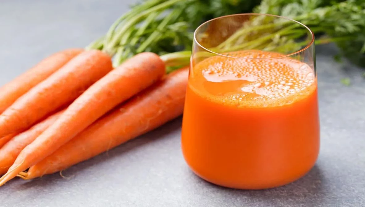 Jugo de zanahoria en verano: el truco que te sorprenderá