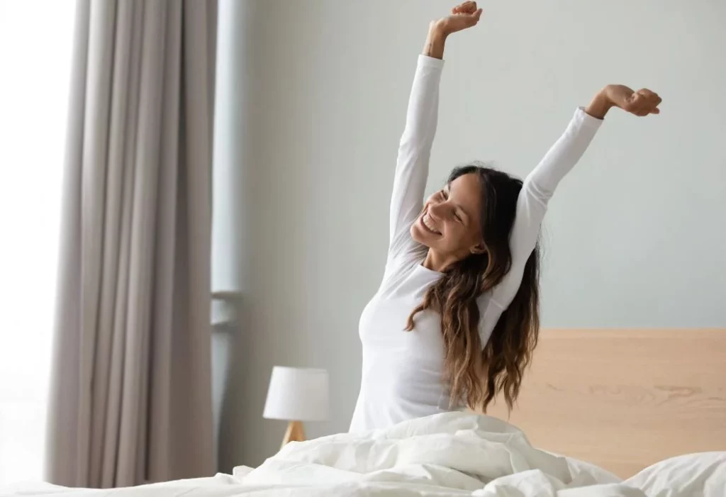 ¿Te cuesta levantarte por las mañanas? Este es el secreto de los expertos para despertar con energía 1 Moncloa Otros consejos para levantarte fácilmente en las mañanas