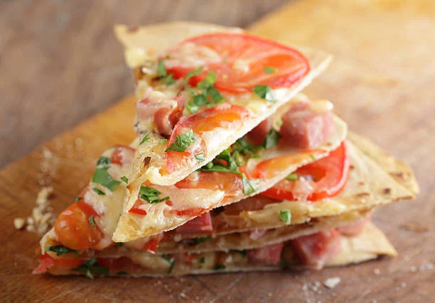 Pizza fit sin horno: lista en pocos minutos y con solo 4 ingredientes
