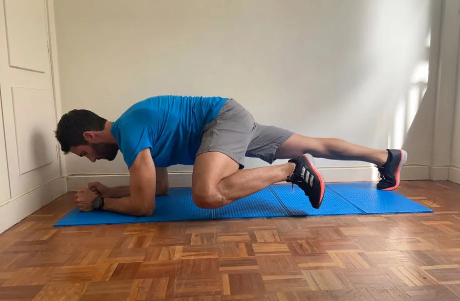 Ejercita todo tu cuerpo con estas 5 alternativas de planchas abdominales 1 Moncloa Fortalece el cuerpo con este tipo de planchas