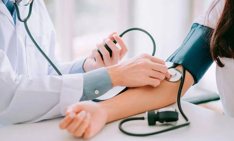 3 formas naturales para bajar la presión que los médicos ocultan 1 Moncloa El consumo de magnesio y potasio es otra de las formas naturales de controlar la presión