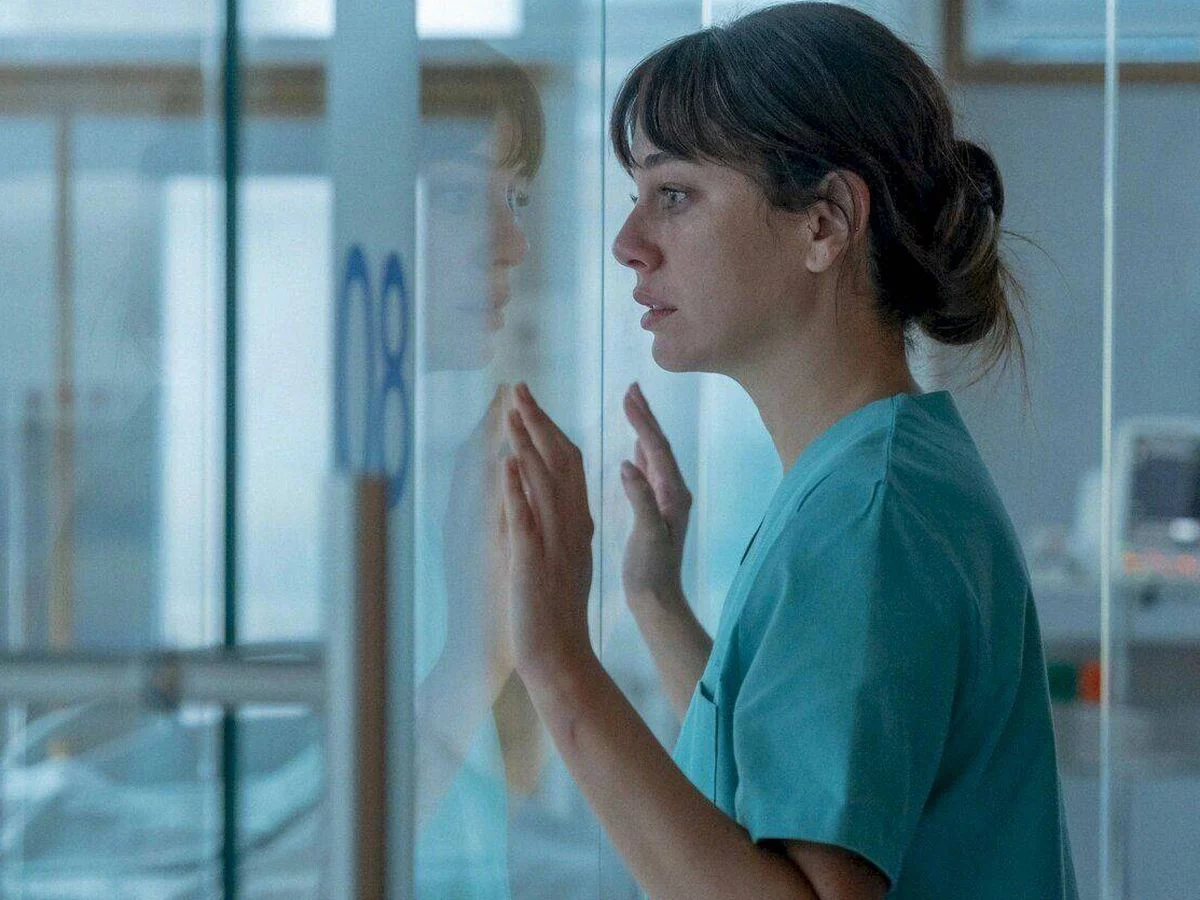 La serie de Netflix que te hará dudar de los hospitales para siempre