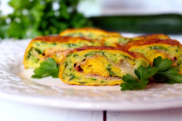Roll de tortilla y espinacas, ideal para un almuerzo ligero de oficina